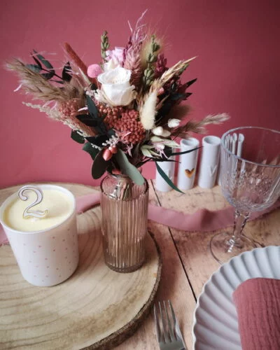 Bouquet réalisé en fleurs séchées pouvant faire office de centre de table pour un mariage