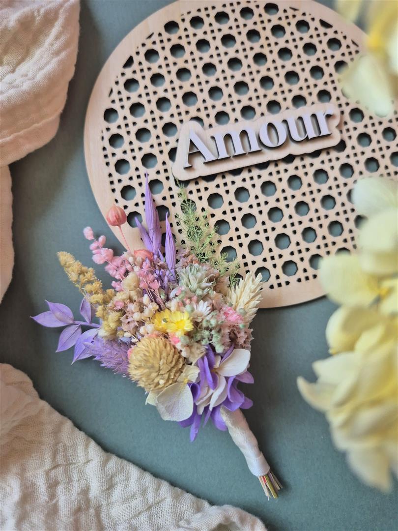 Boutonnière en fleurs séchées sur mesure - Adultes – Image 4