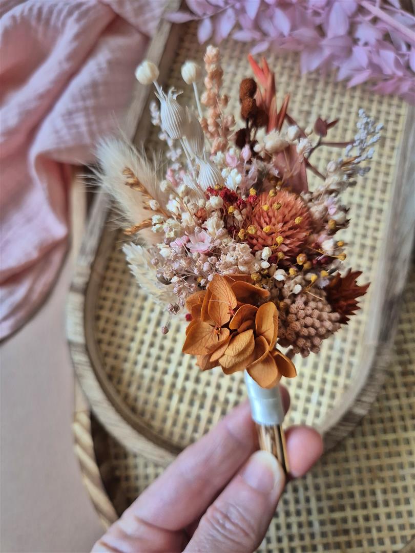 Boutonnière en fleurs séchées sur mesure - Adultes – Image 2