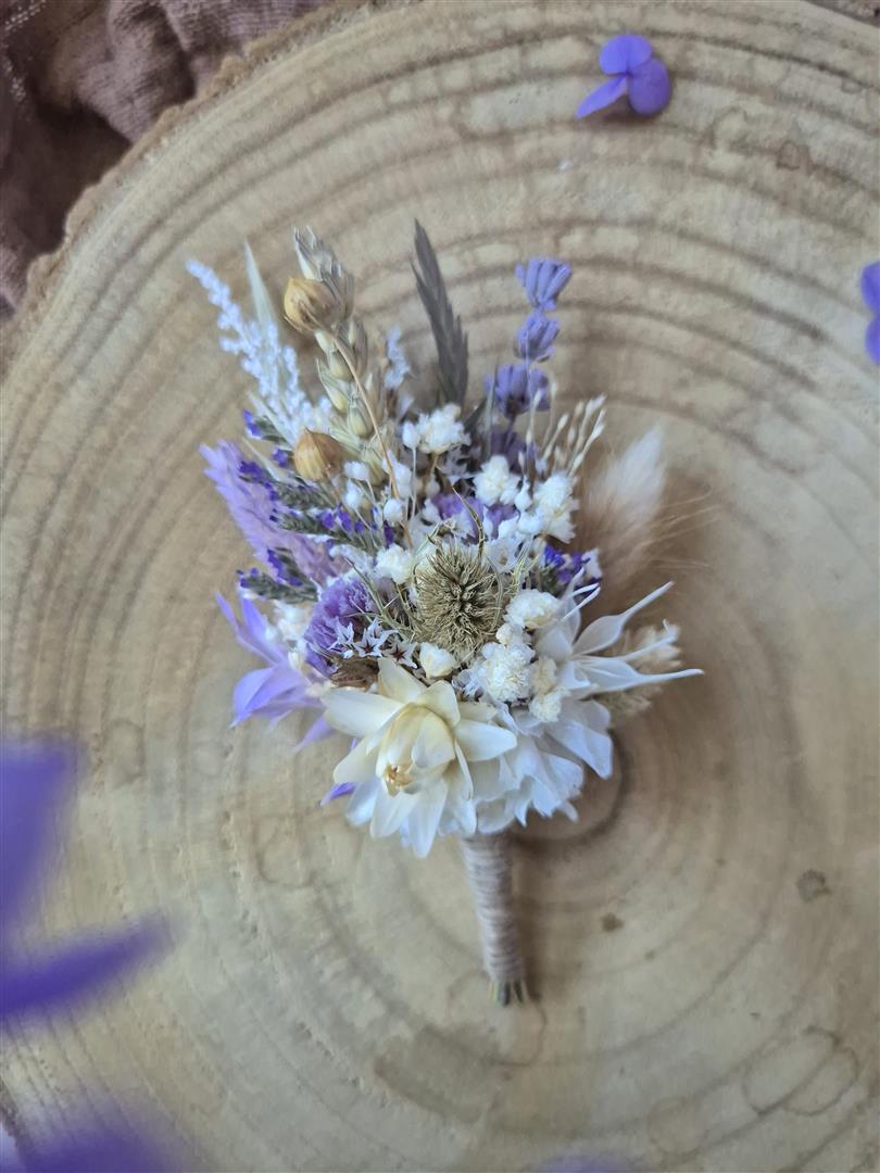 Boutonnière en fleurs séchées sur mesure - Adultes – Image 9