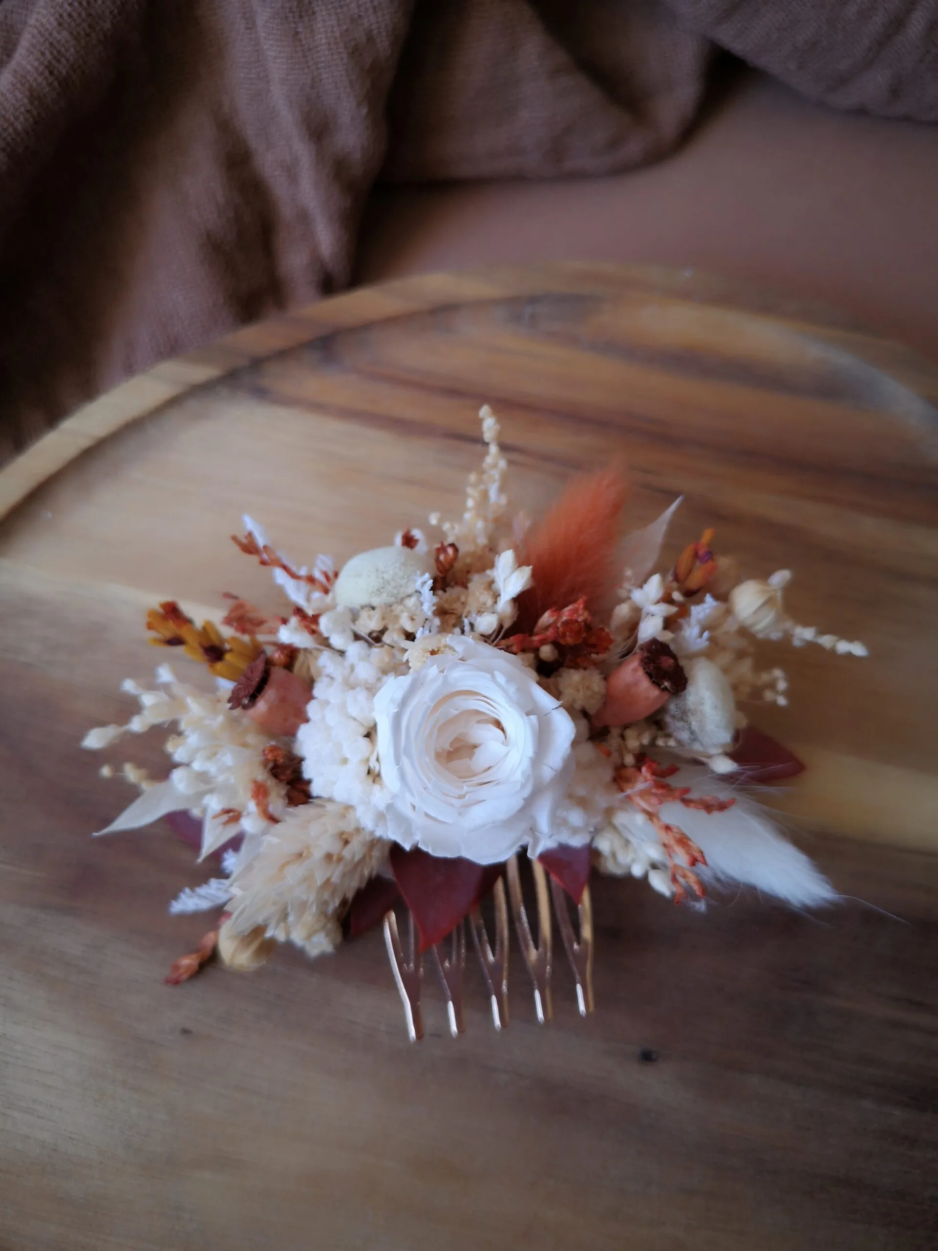 Peigne pour cheveux en fleurs séchées sur mesure – Image 3