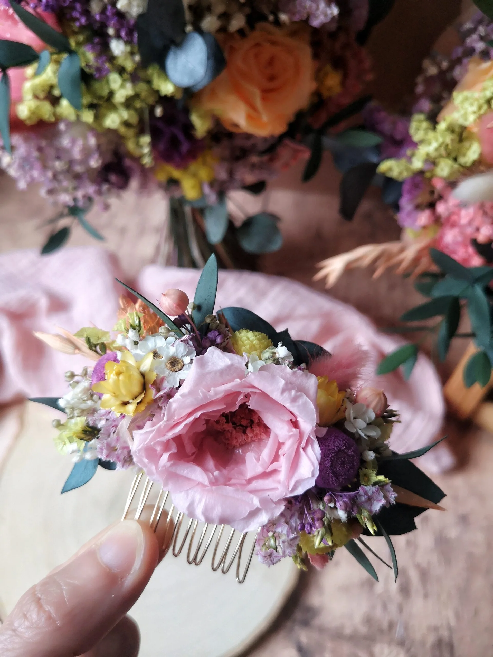 Peigne pour cheveux en fleurs séchées sur mesure – Image 17