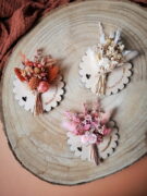 Aimant agrémenté d'un mini bouquet de fleurs séchées à offrir pour la fête des mères