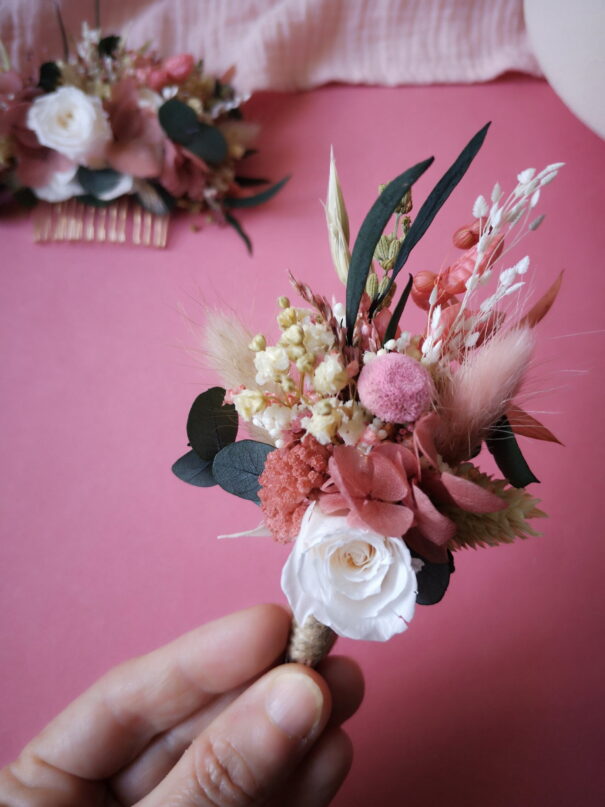 Duo grand peigne et boutonnière en fleurs séchées - Tons rose, vert, blanc et crème – Image 5