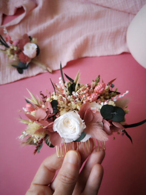 Duo grand peigne et boutonnière en fleurs séchées - Tons rose, vert, blanc et crème – Image 4