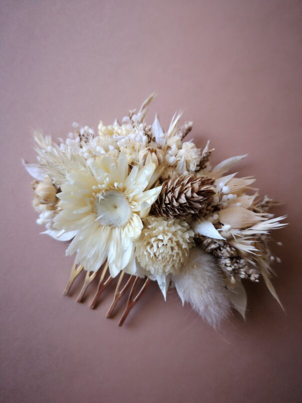 Petit peigne (5 dents) orné de fleurs séchées dans les tons blanc cassé/beige – Image 4