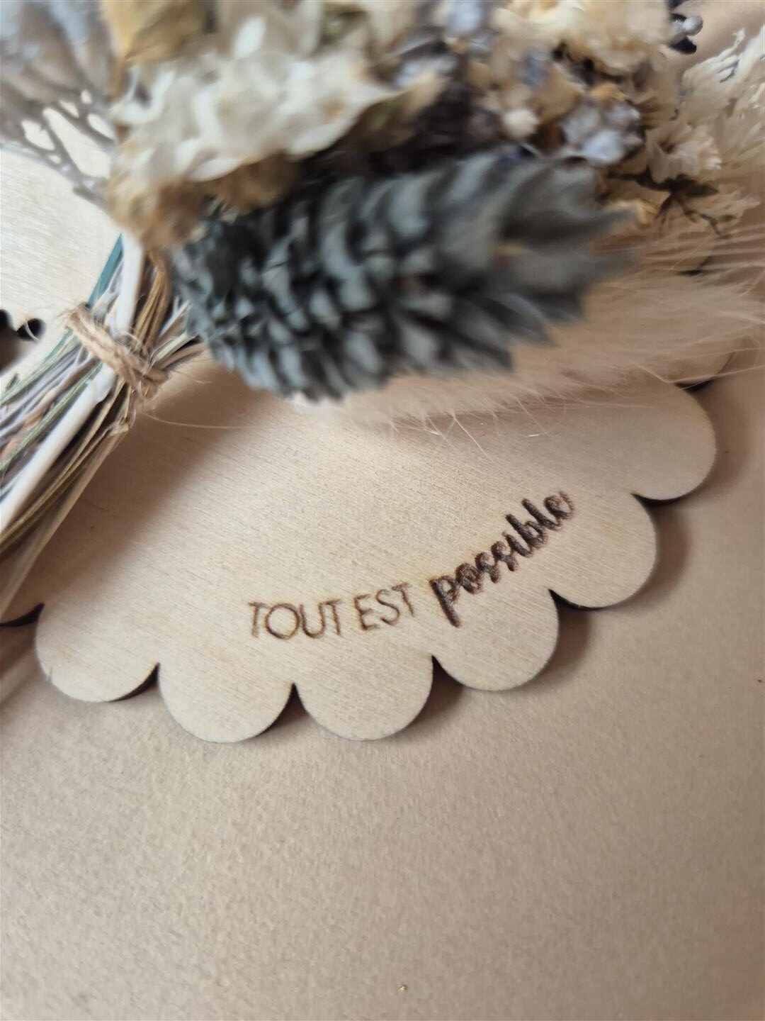 Aimant mini bouquet de fleurs séchées sur support en bois avec phrase inspirante - "Eole" – Image 14
