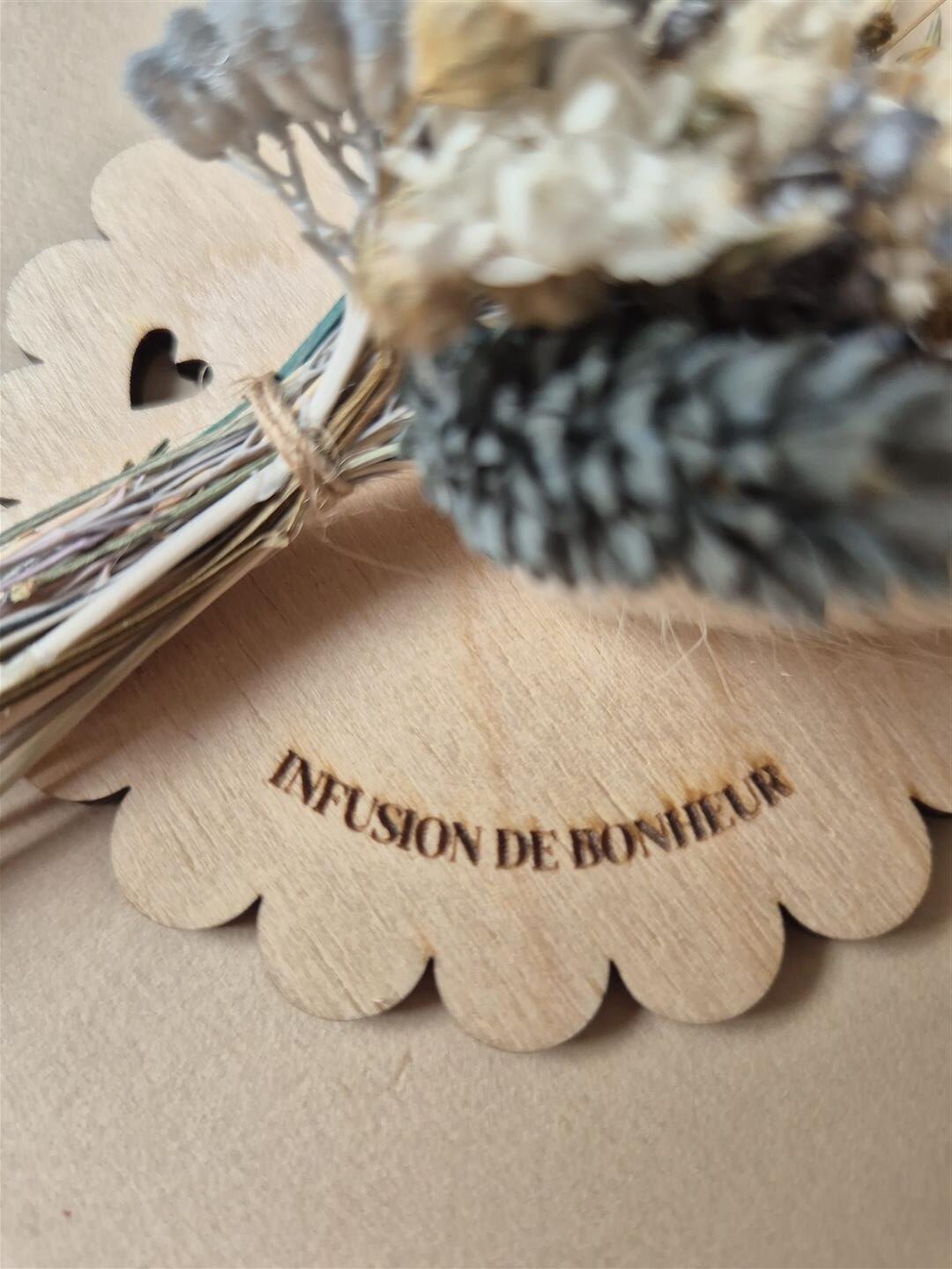 Aimant mini bouquet de fleurs séchées sur support en bois avec phrase inspirante - "Eole" – Image 18