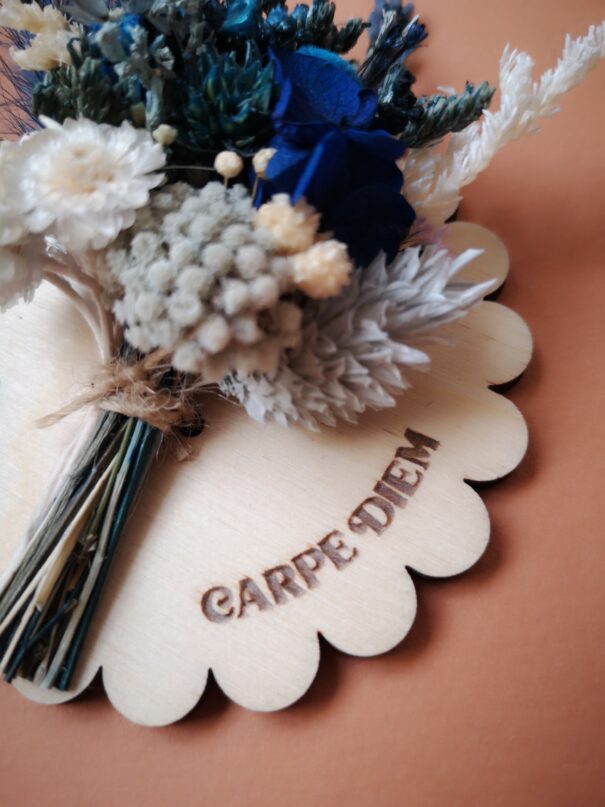 Aimant mini bouquet de fleurs séchées sur support en bois avec phrase inspirante - "Eole" – Image 14