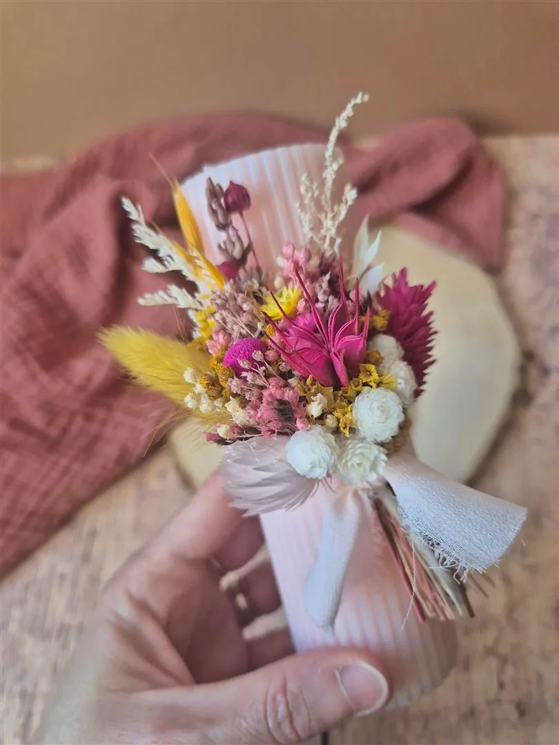 Petite bougie ornée de fleurs séchées – Image 5