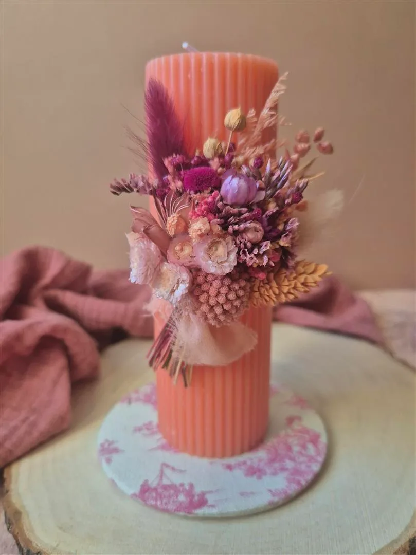 Petite bougie ornée de fleurs séchées – Image 6