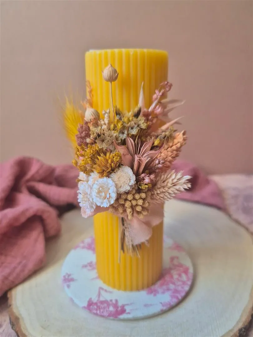 Petite bougie ornée de fleurs séchées – Image 8