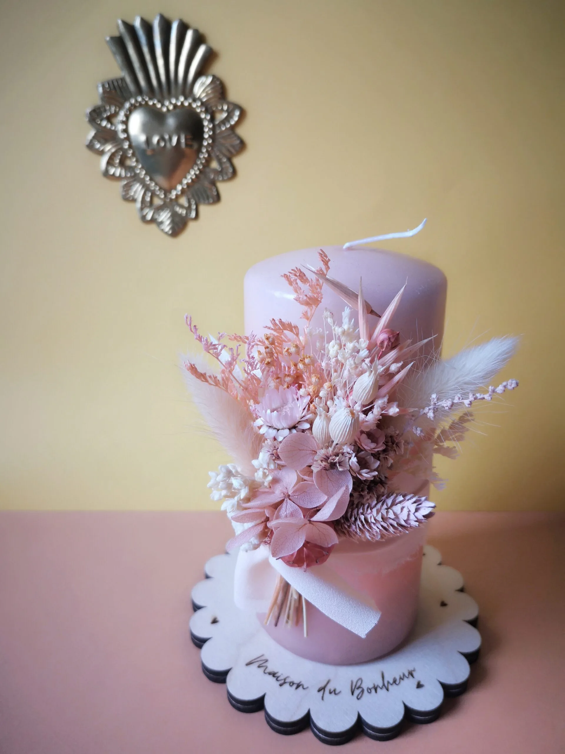 Grande bougie ornée de fleurs séchées avec ou sans support en bois – Image 24