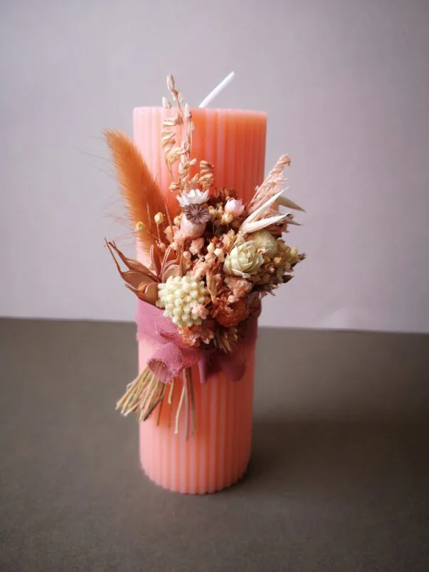 Petite bougie ornée de fleurs séchées – Image 6