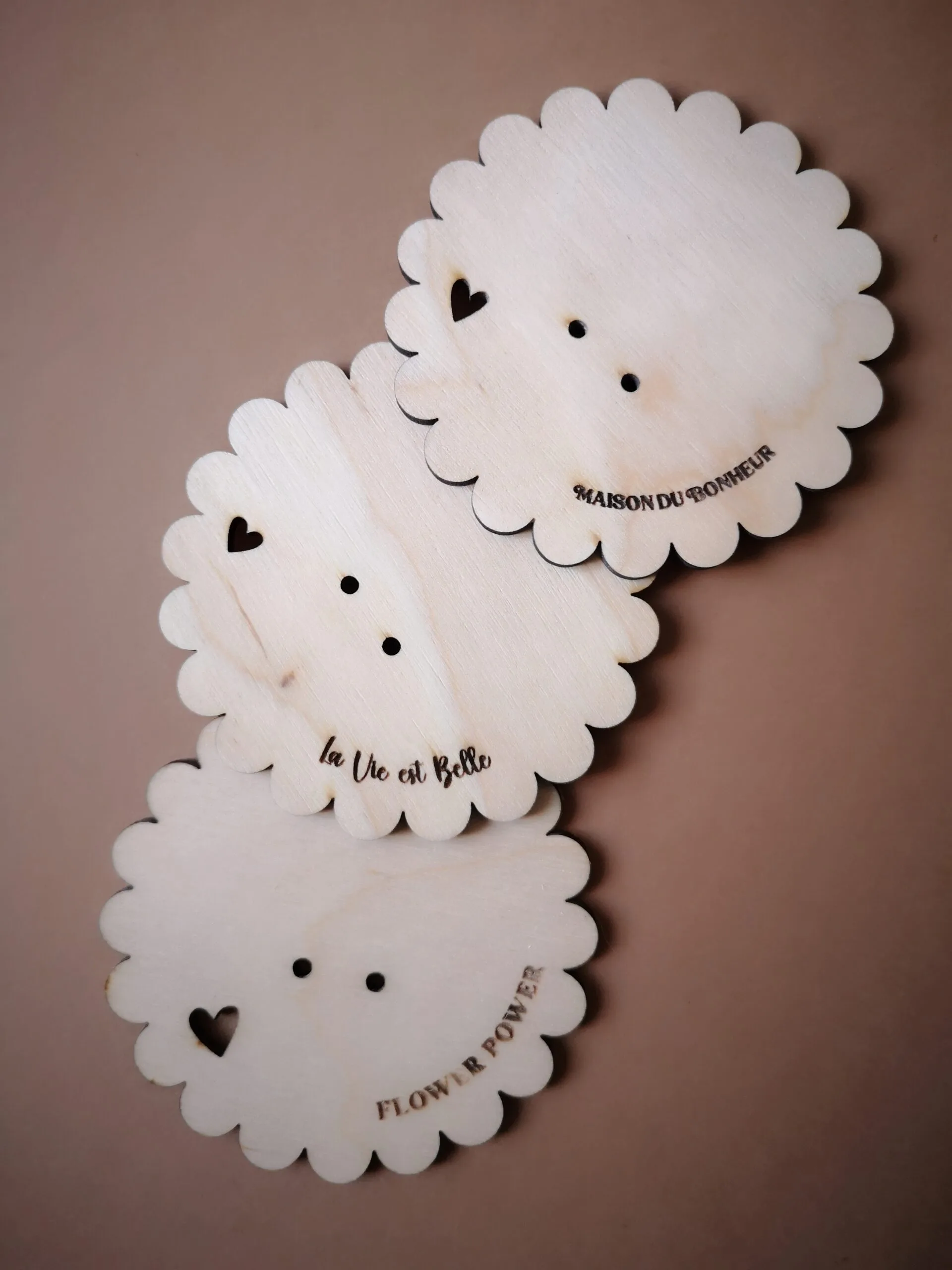 Participer à un atelier créations en fleurs séchées [Acompte] - Mini bouquet, bougie et aimant fleuris – Image 3