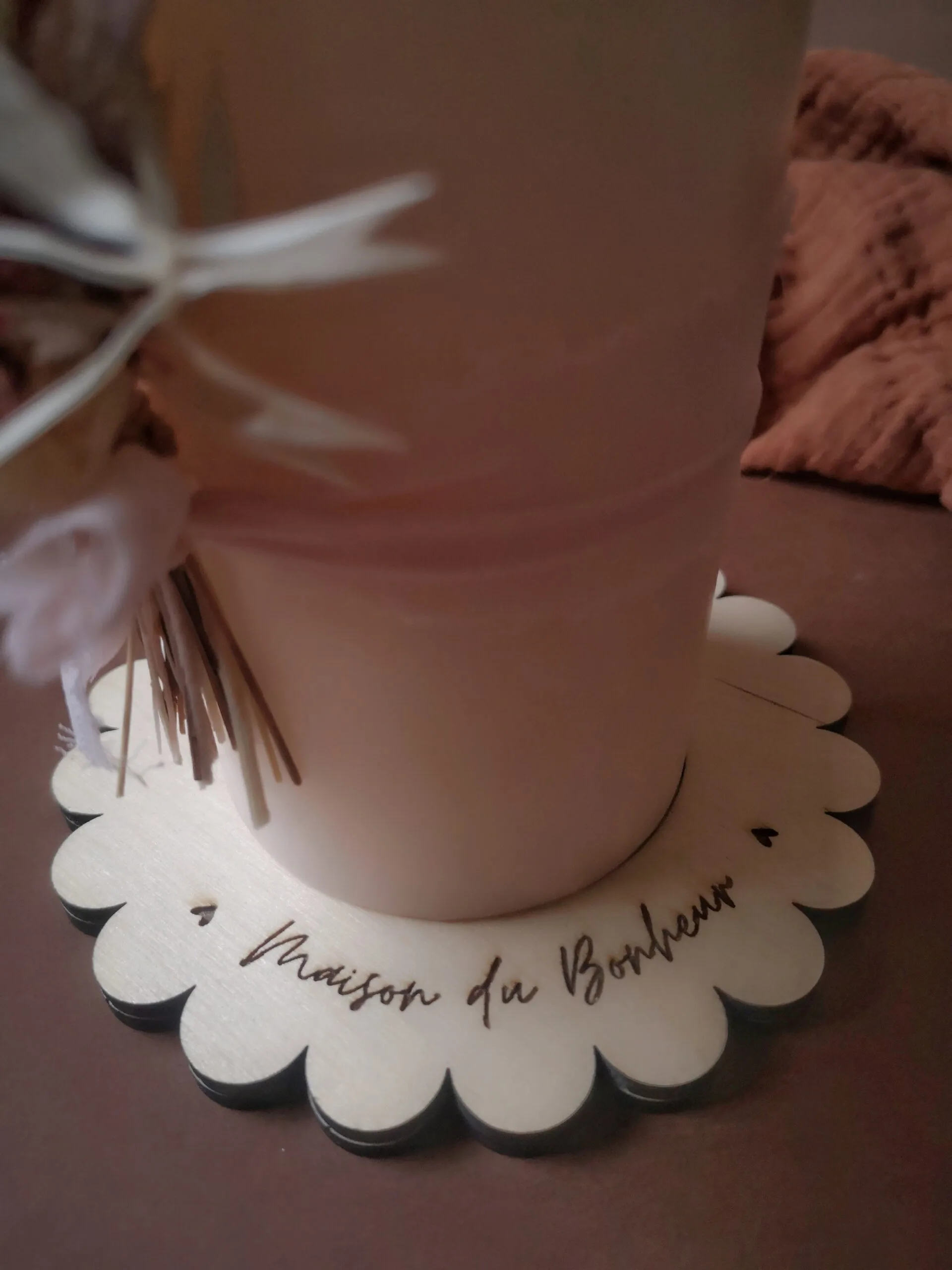 Grande bougie ornée de fleurs séchées avec ou sans support en bois – Image 21