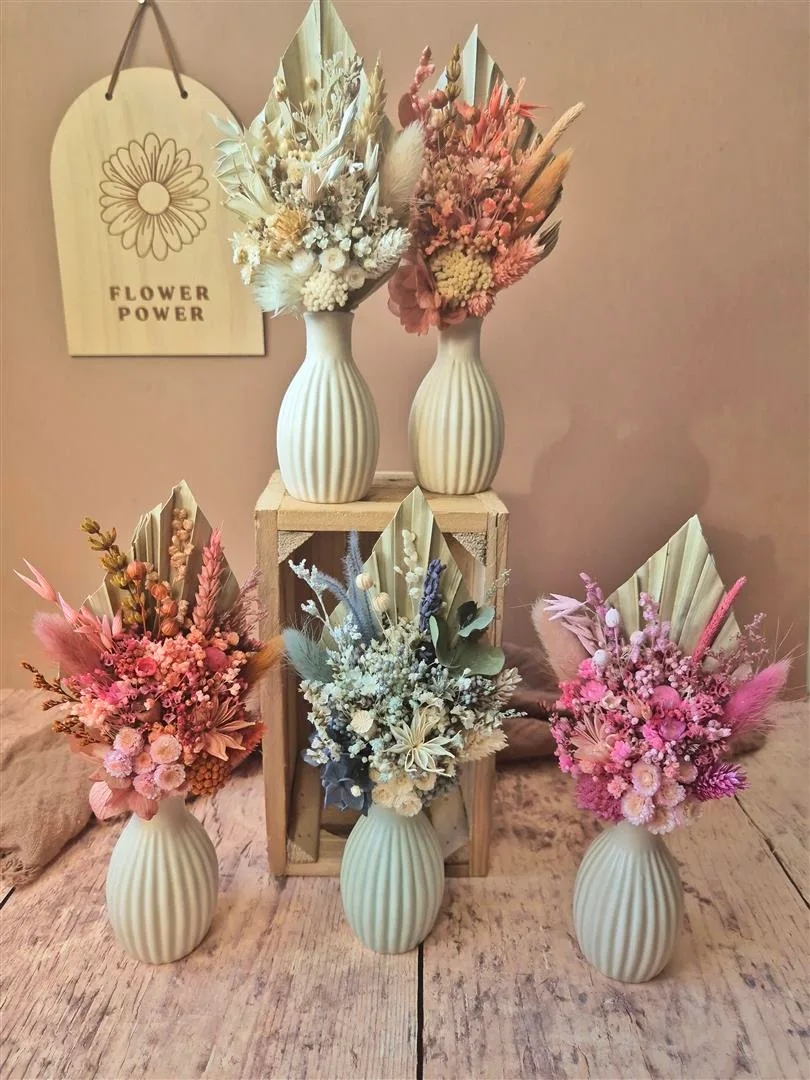 Mini bouquet de fleurs séchées avec son vase