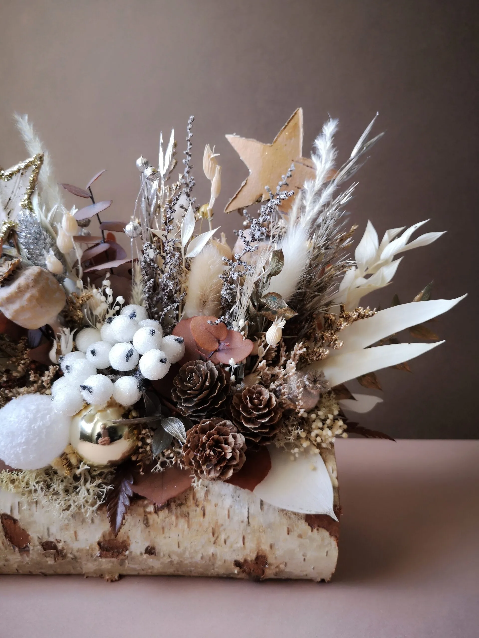 Bûchette festive ornée de fleurs séchées et stabilisées – Image 8