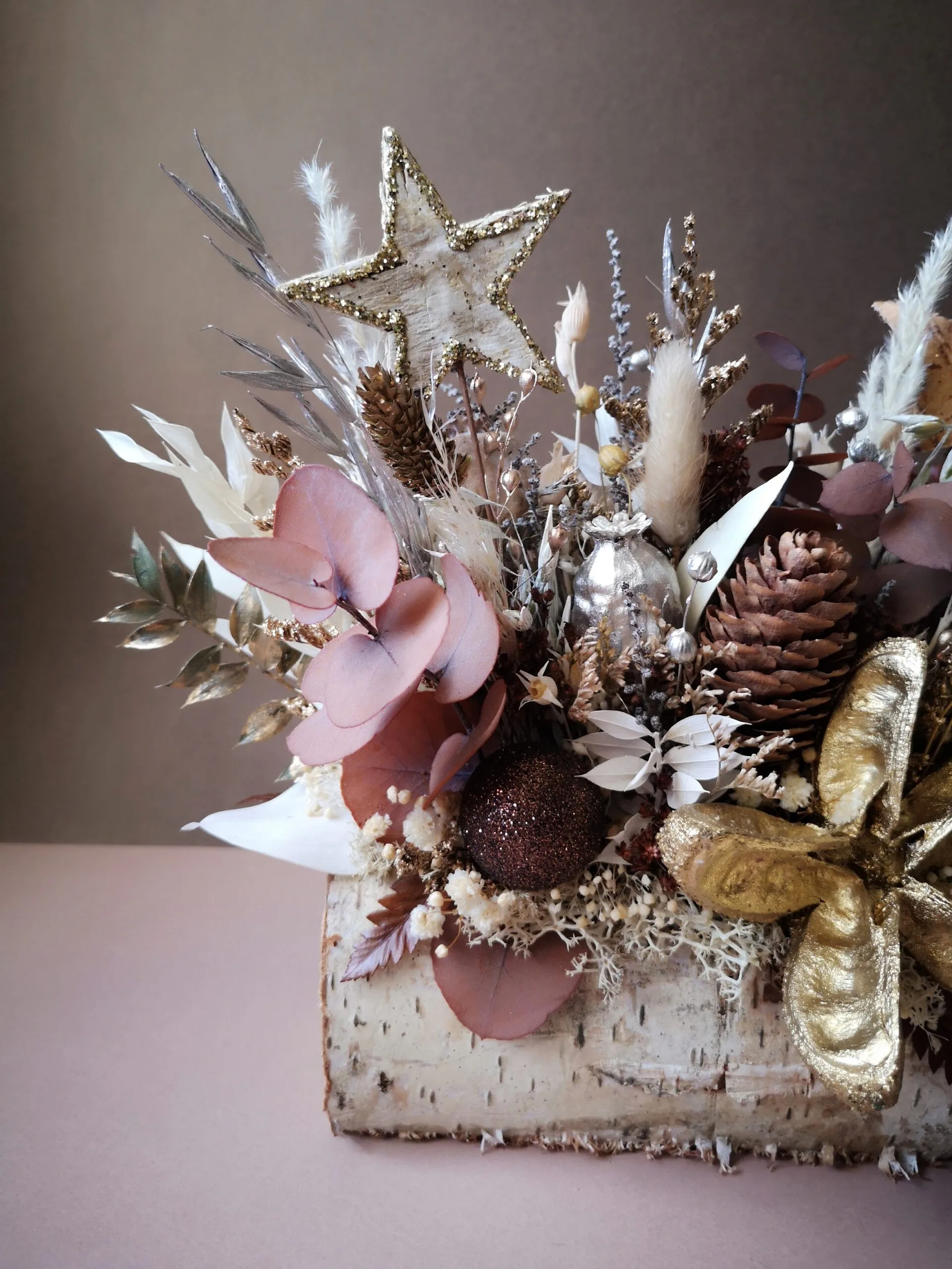 Bûchette festive ornée de fleurs séchées et stabilisées – Image 9