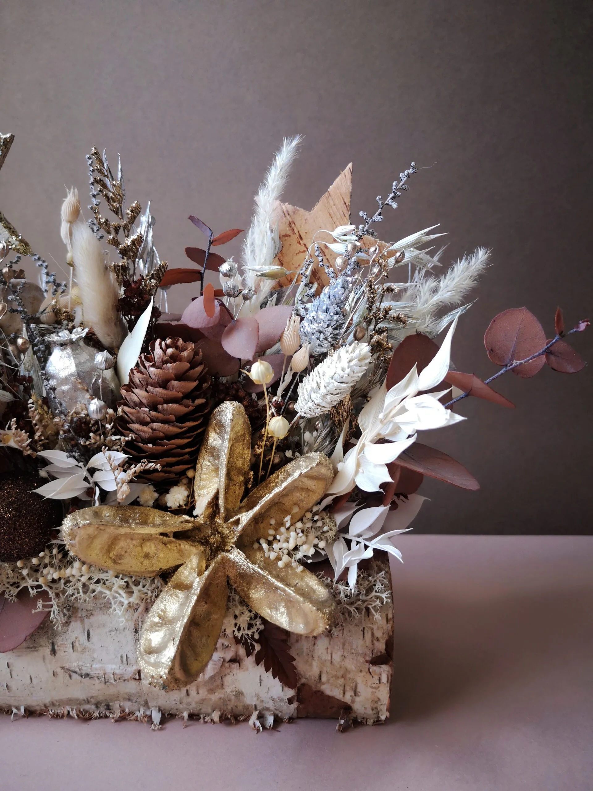 Bûchette festive ornée de fleurs séchées et stabilisées – Image 10
