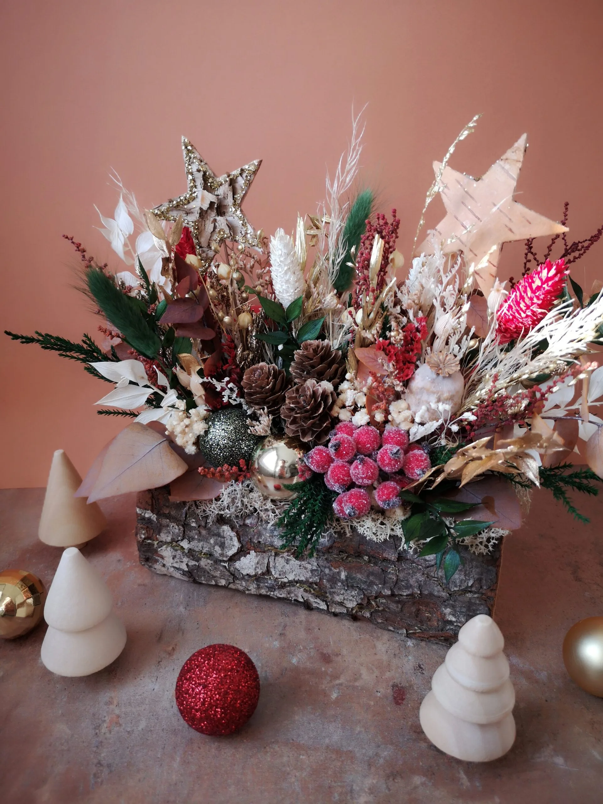Bûchette festive ornée de fleurs séchées et stabilisées – Image 3