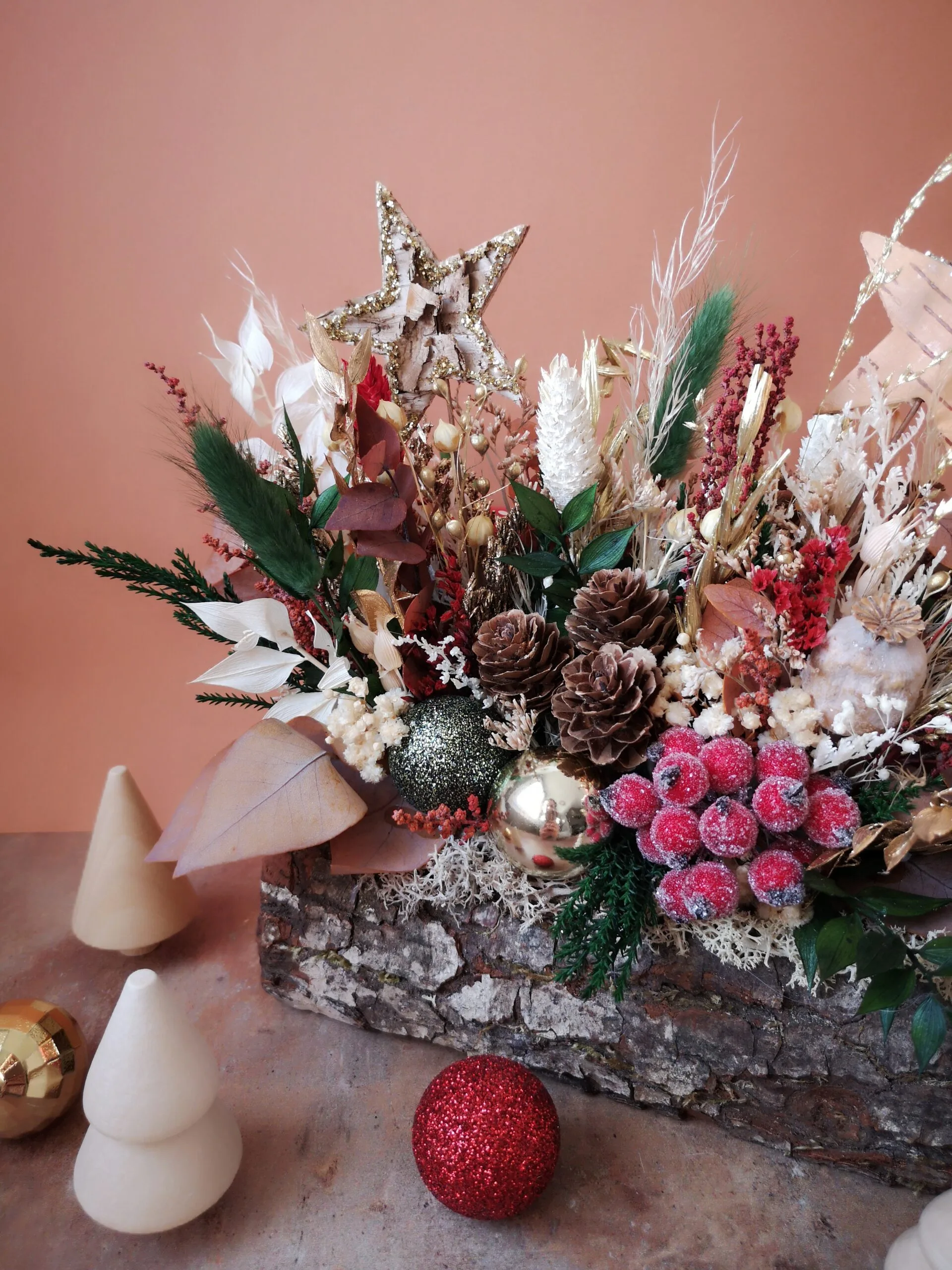 Bûchette festive ornée de fleurs séchées et stabilisées – Image 4
