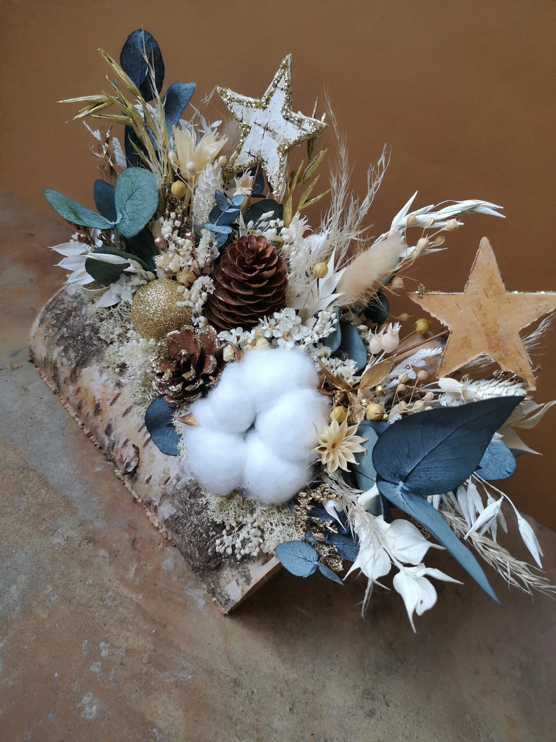 Bûchette festive ornée de fleurs séchées et stabilisées – Image 13