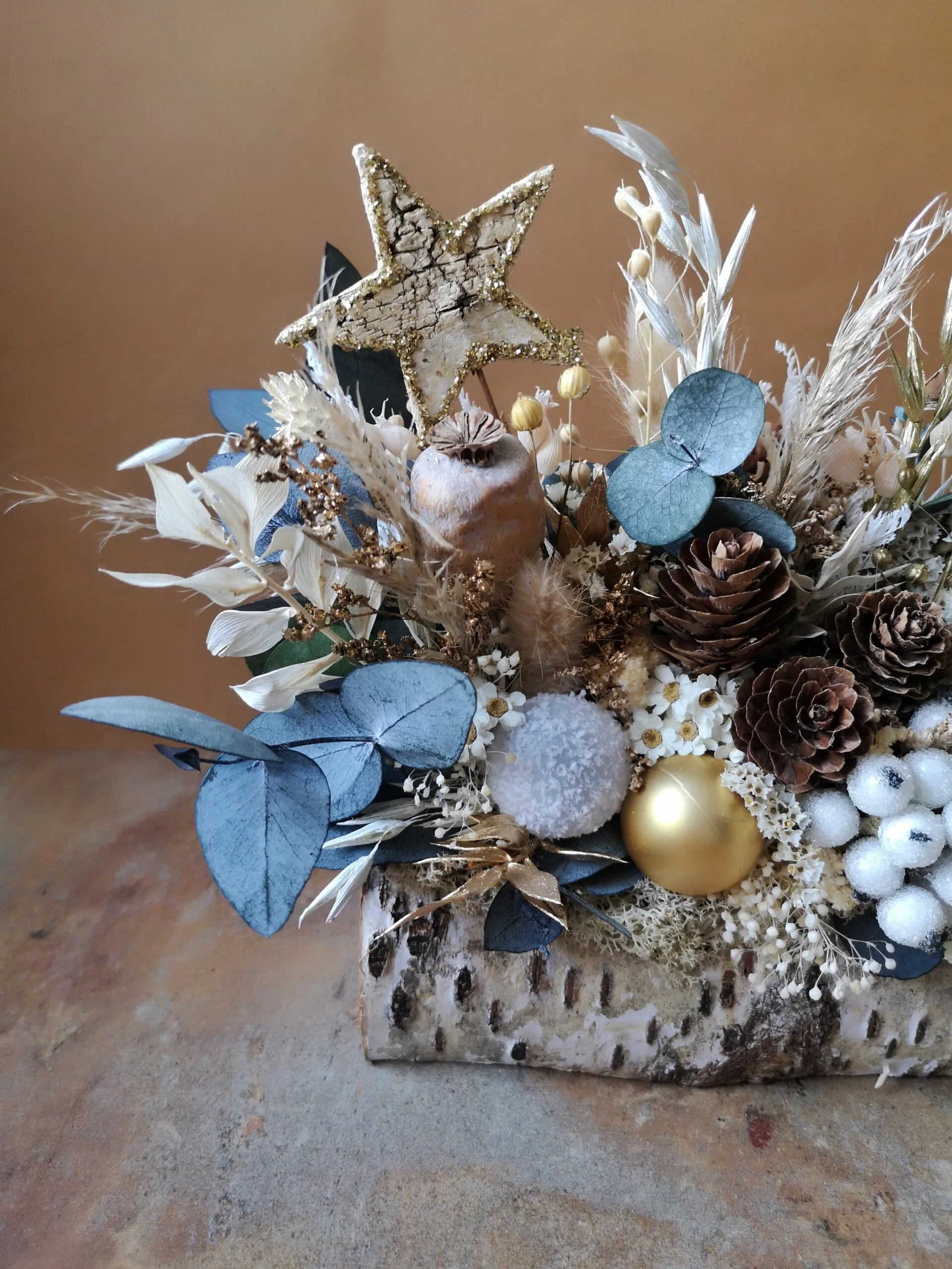 Bûchette festive ornée de fleurs séchées et stabilisées – Image 15