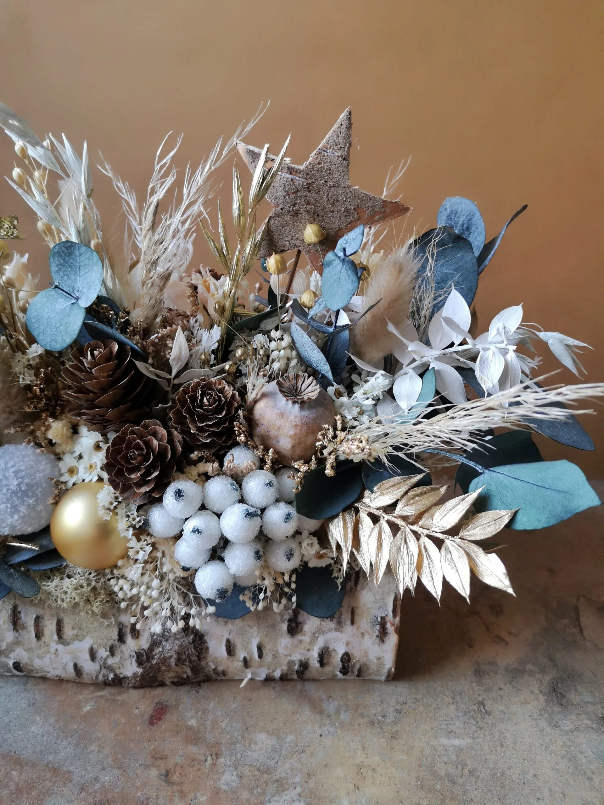 Bûchette festive ornée de fleurs séchées et stabilisées – Image 16