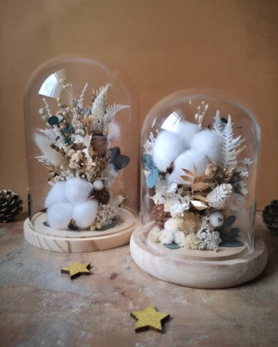 Cloche de fleurs séchées dans les tons naturels, blanc et doré avec eucalyptus et fleur de coton [2 tailles disponibles]