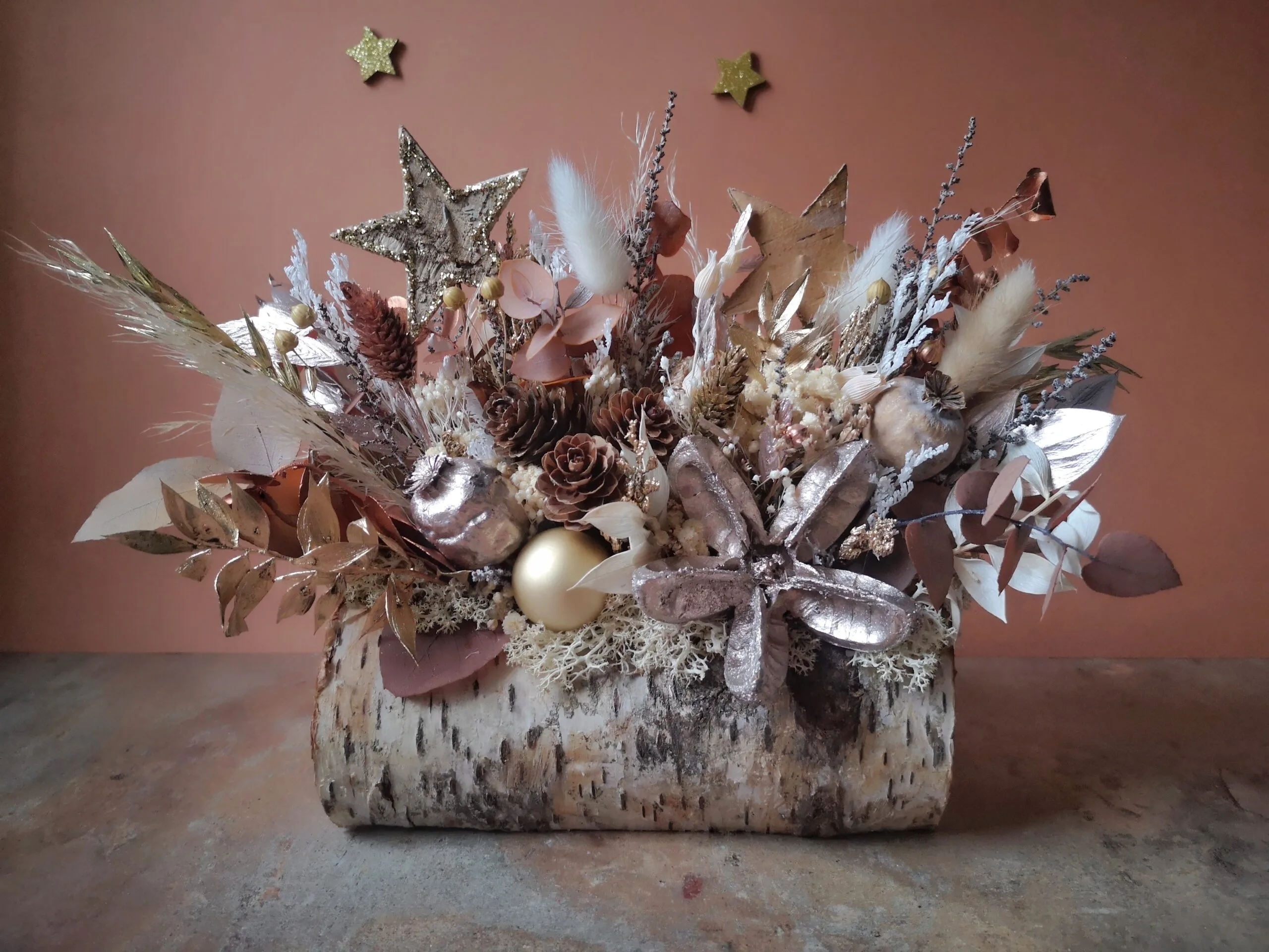 Bûchette festive ornée de fleurs séchées et stabilisées – Image 19