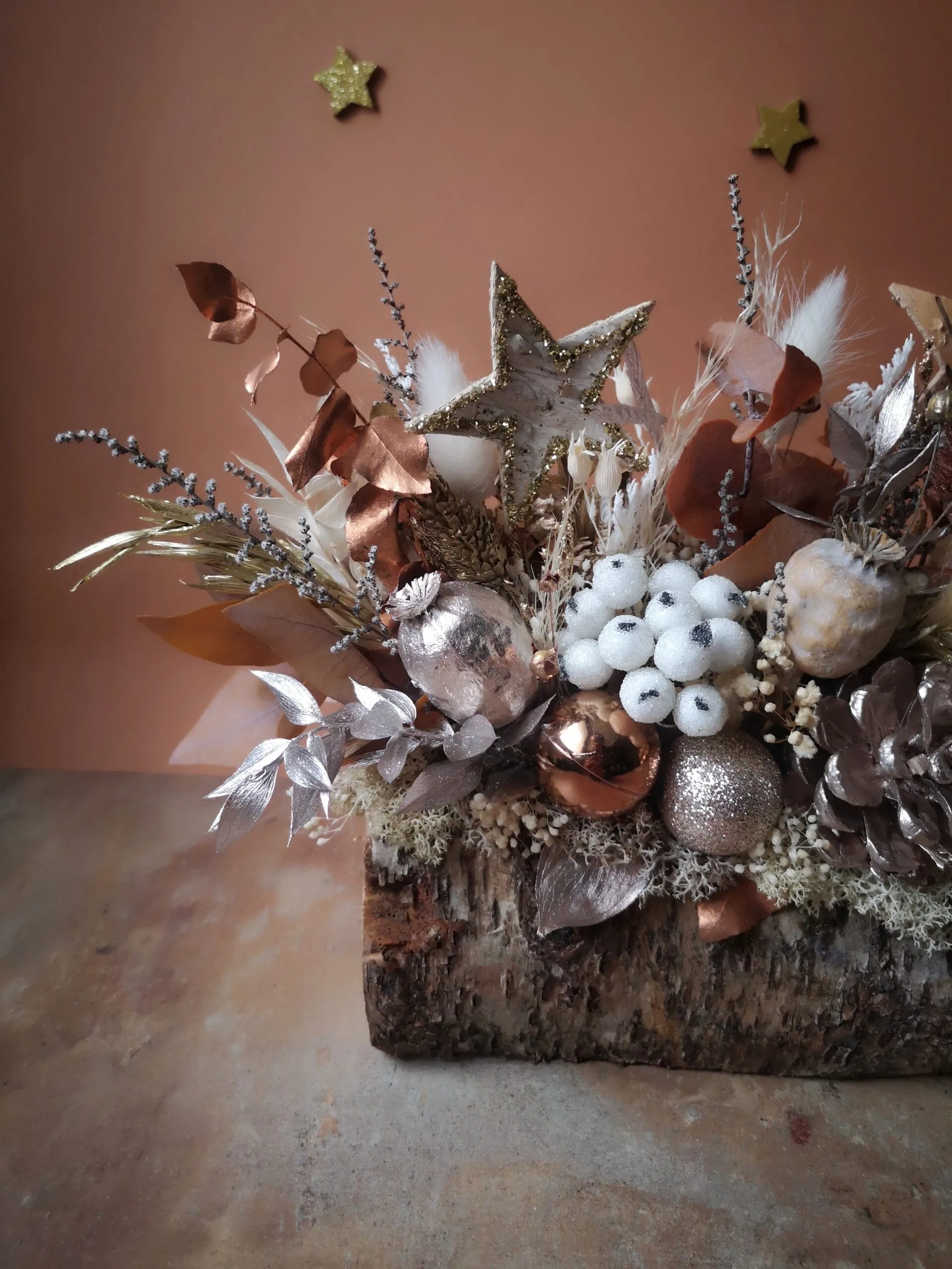 Bûchette festive ornée de fleurs séchées et stabilisées – Image 21