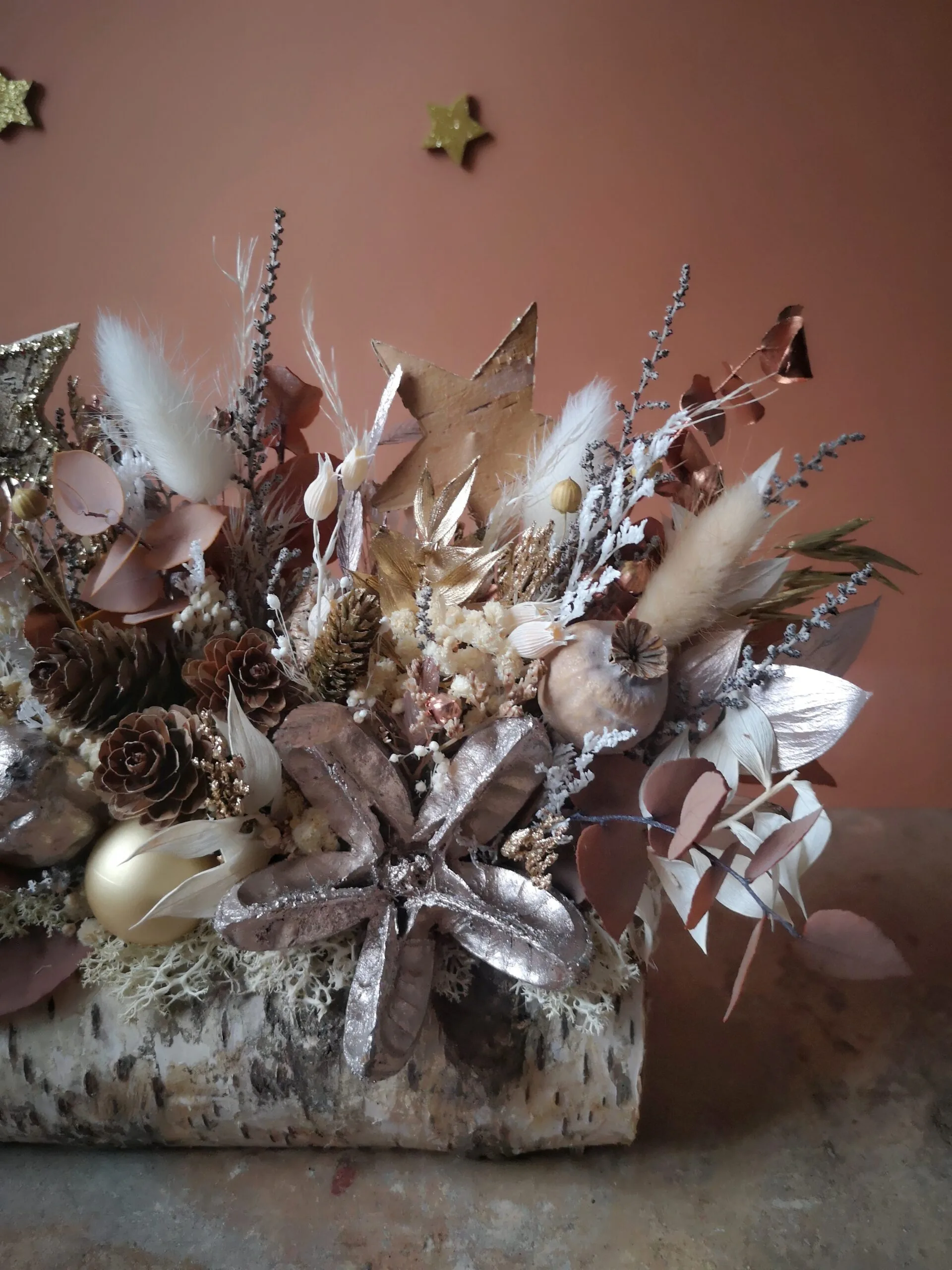 Bûchette festive ornée de fleurs séchées et stabilisées – Image 24