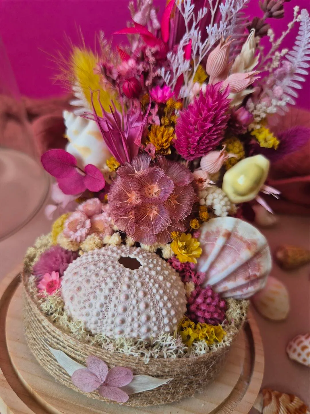 Fleurs séchées sous cloche en verre avec coquillages - "Fleurs des Sables" – Image 3