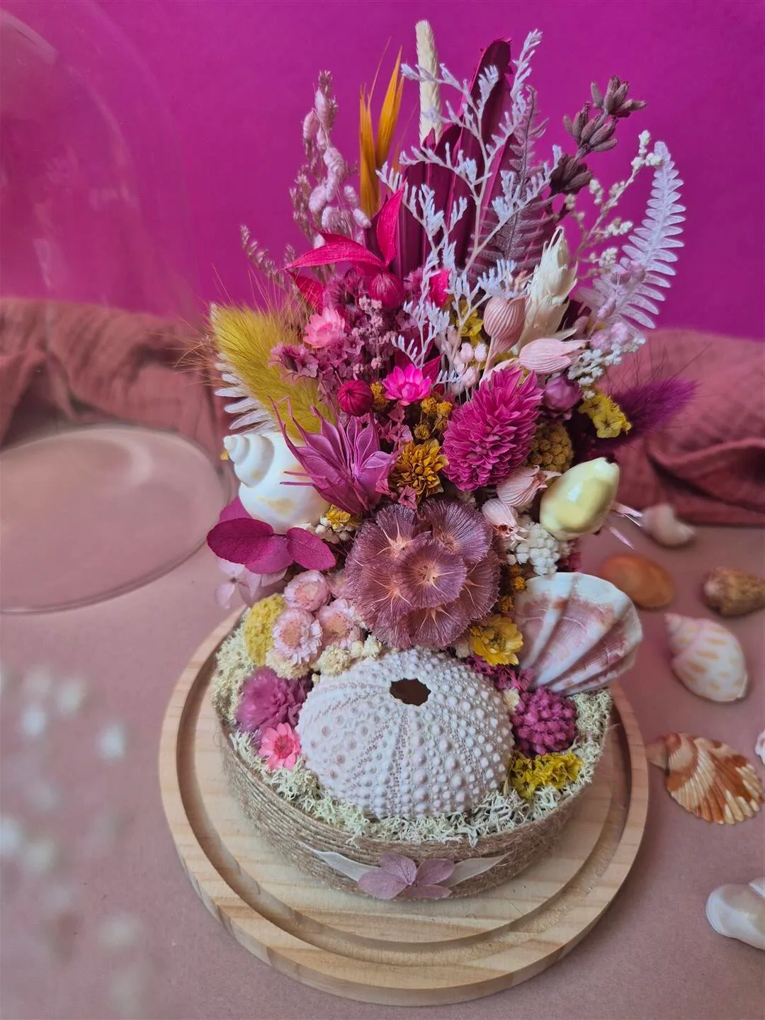 Fleurs séchées sous cloche en verre avec coquillages - "Fleurs des Sables" – Image 2