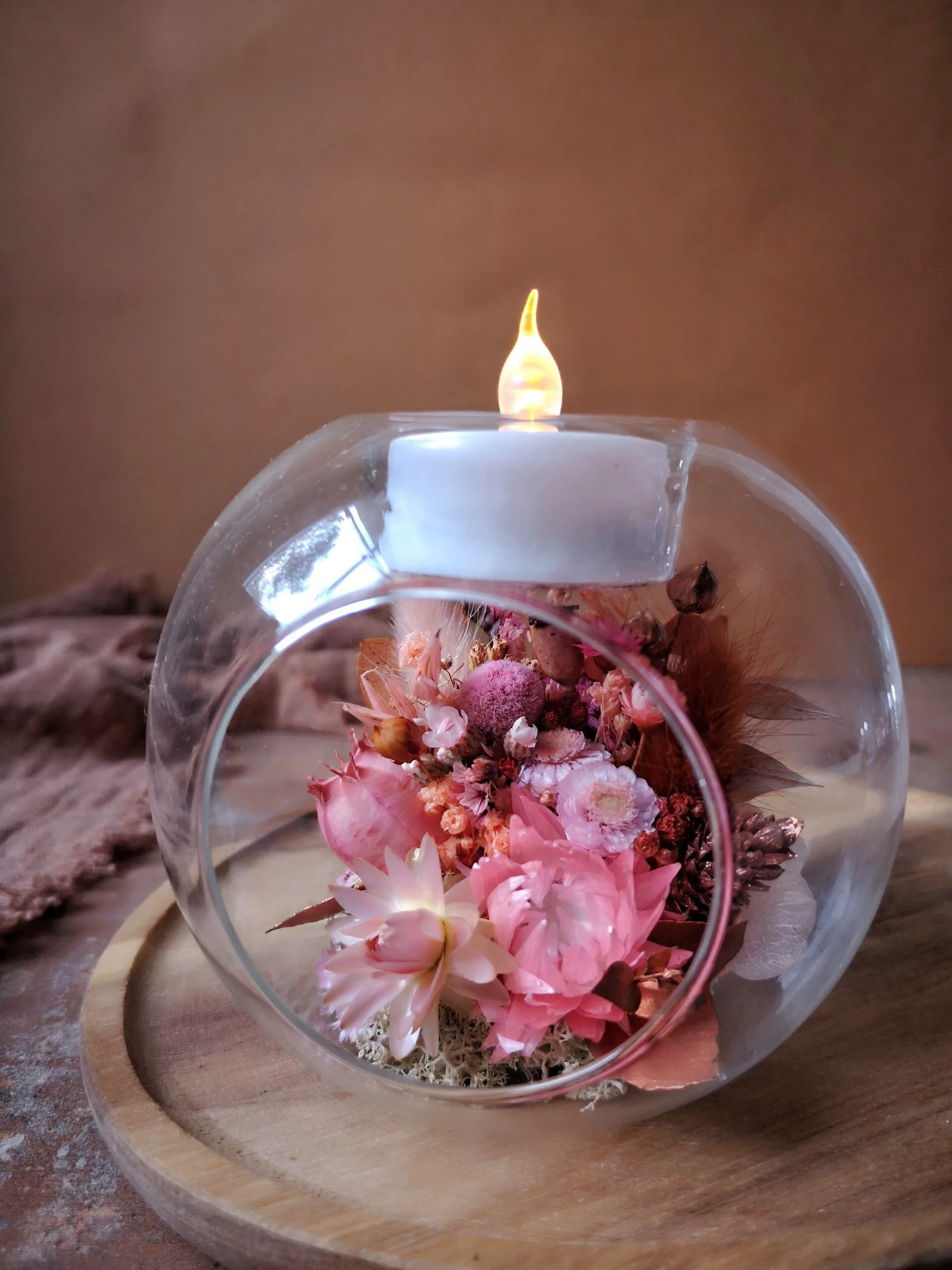 Bougeoir en fleurs séchées avec bougie led