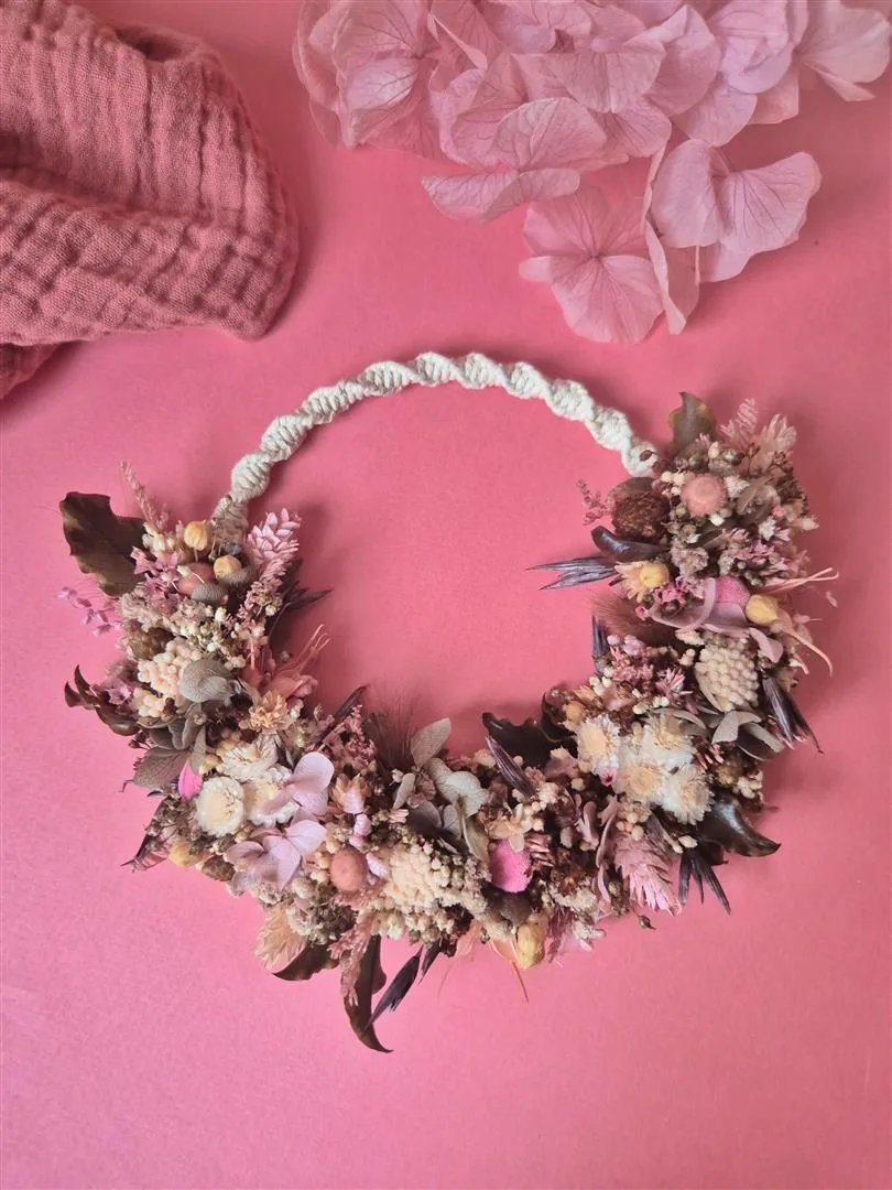 Couronnes de fleurs séchées et macramé dans les tons rose, chocolat et crème - "Géorama" – Image 4