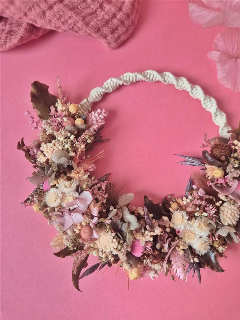 Couronnes de fleurs séchées et macramé dans les tons rose, chocolat et crème - "Géorama" – Image 5