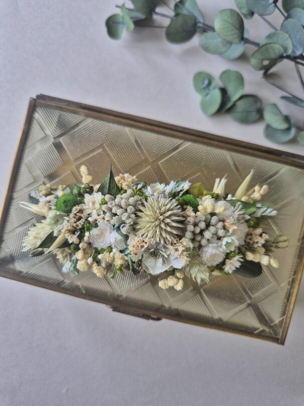 Barrette ornée de fleurs séchées sur mesure – Image 5