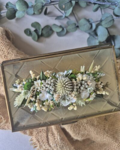 Barrette ornée de fleurs séchées sur mesure
