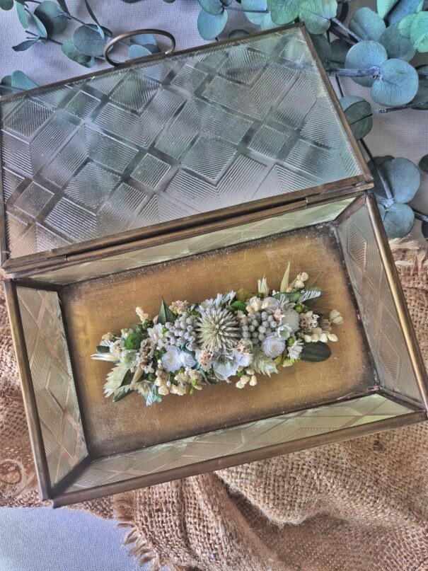 Barrette ornée de fleurs séchées sur mesure – Image 2
