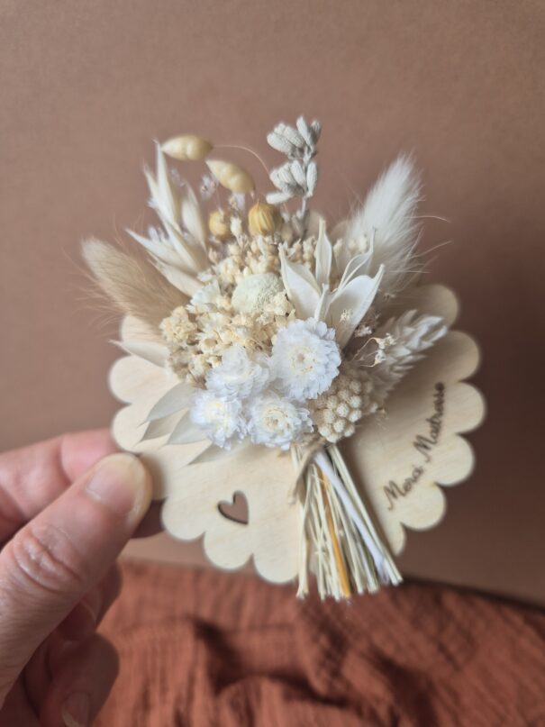Aimant mini bouquet de fleurs séchées sur support en bois (cadeau maîtresse d'école et ATSEM) – Image 51