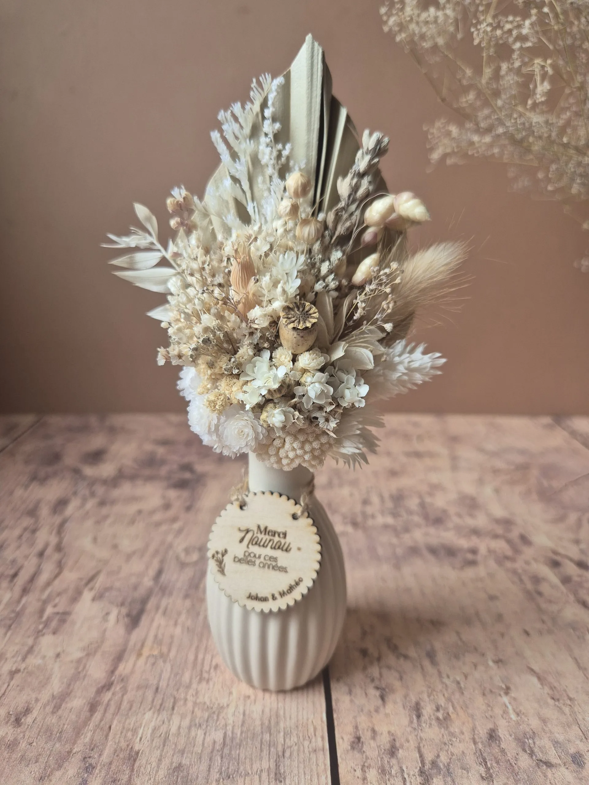 Mini bouquet de fleurs séchées avec médaillon personnalisé pour Elodie