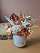 Petites compositions piquées en fleurs séchées avec message – Image 5