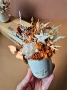 Petites compositions piquées en fleurs séchées avec message – Image 6
