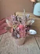 Petites compositions piquées en fleurs séchées avec message – Image 4