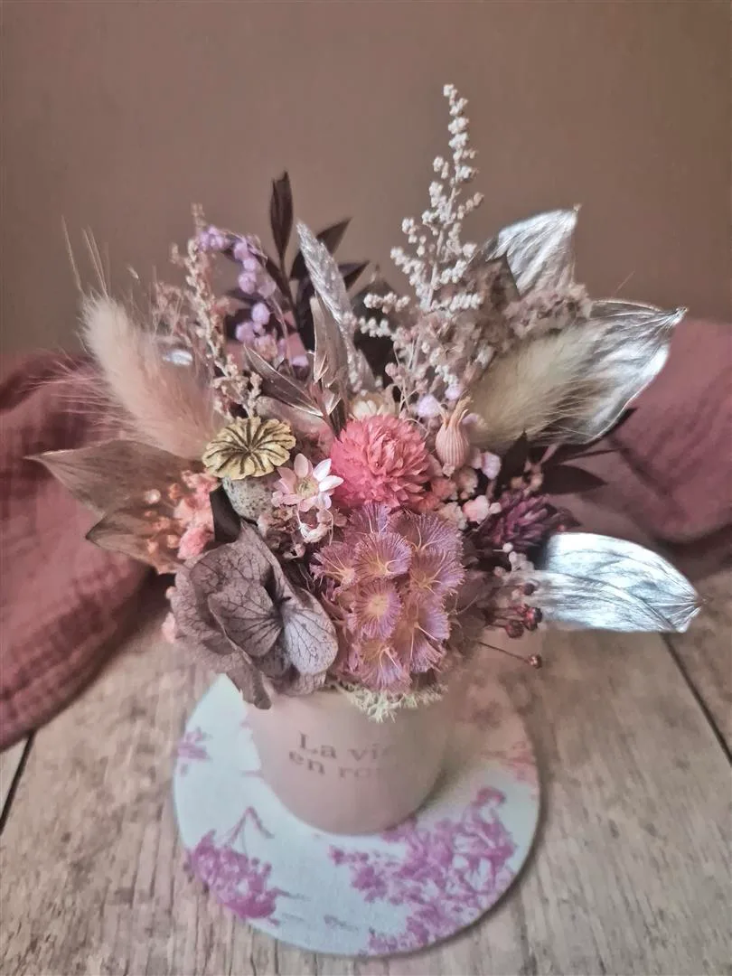 Petites compositions piquées en fleurs séchées avec message – Image 3