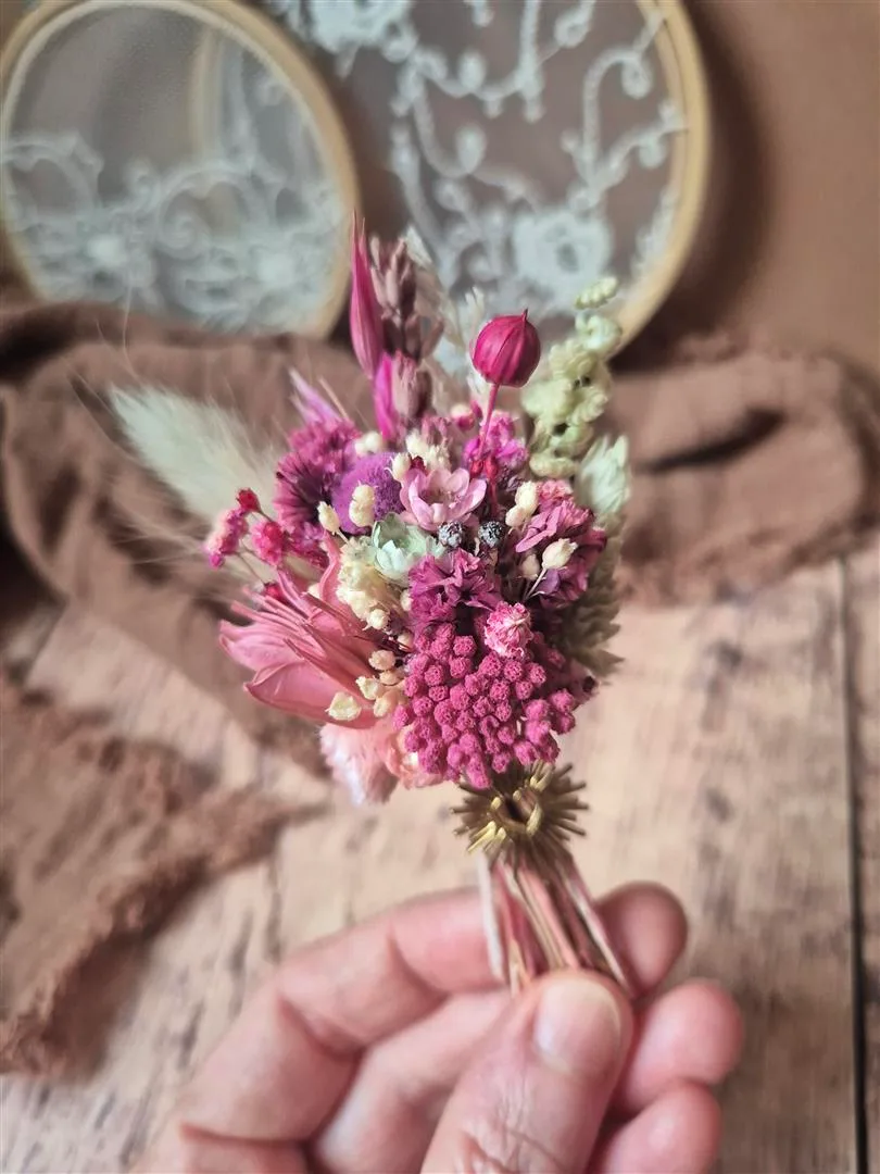 Fiole fleurie avec médaillon - Mini bouquet de fleurs séchées – Image 7