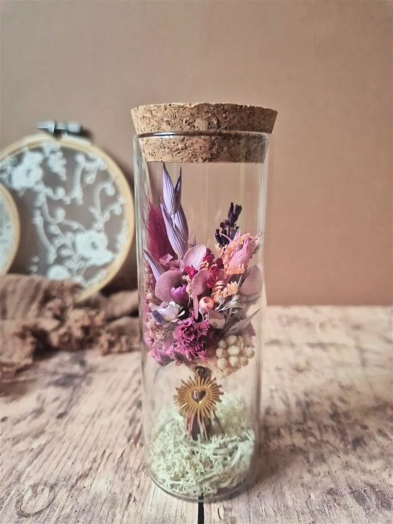 Fiole fleurie avec médaillon - Mini bouquet de fleurs séchées – Image 9
