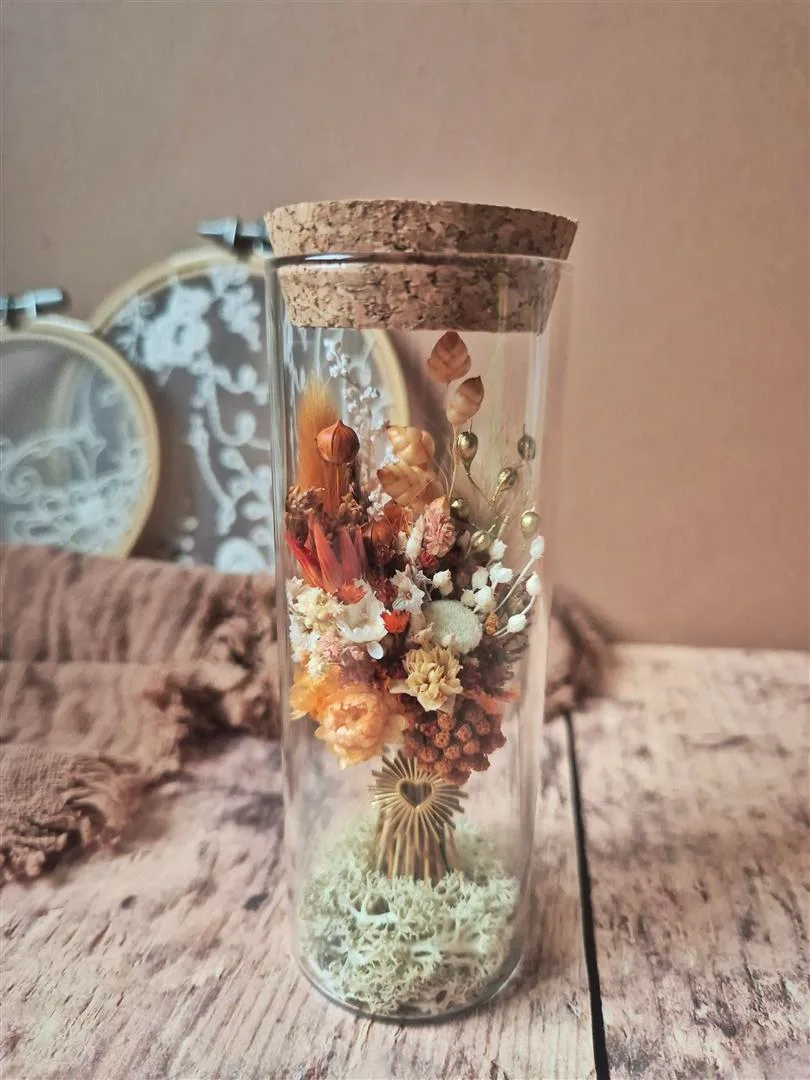Fiole fleurie avec médaillon - Mini bouquet de fleurs séchées – Image 12